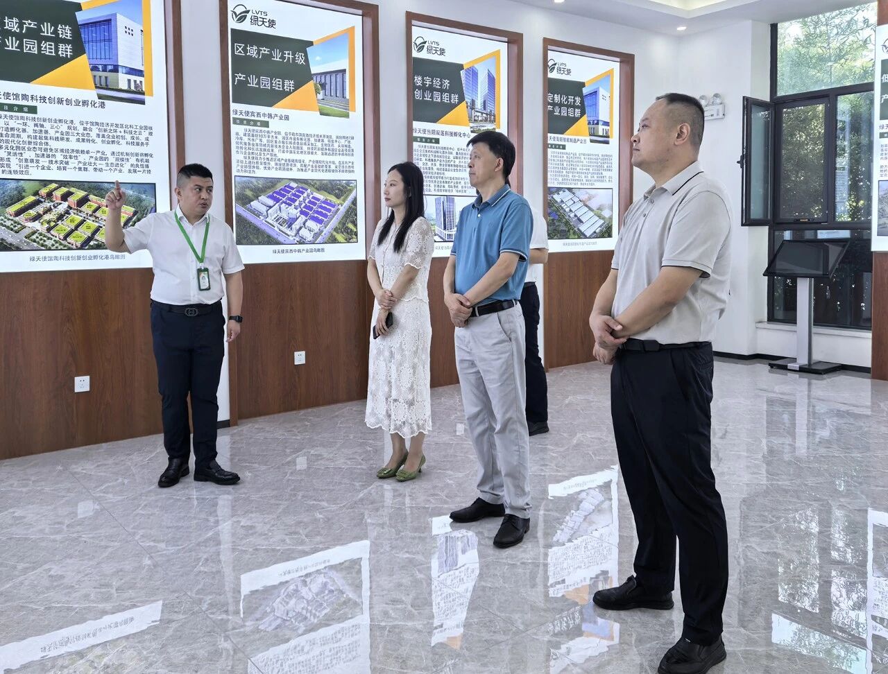 湖北省咸寧市供銷合作社聯(lián)合社黨組書記劉海元一行來訪綠天使參觀交流 2509112.jpg