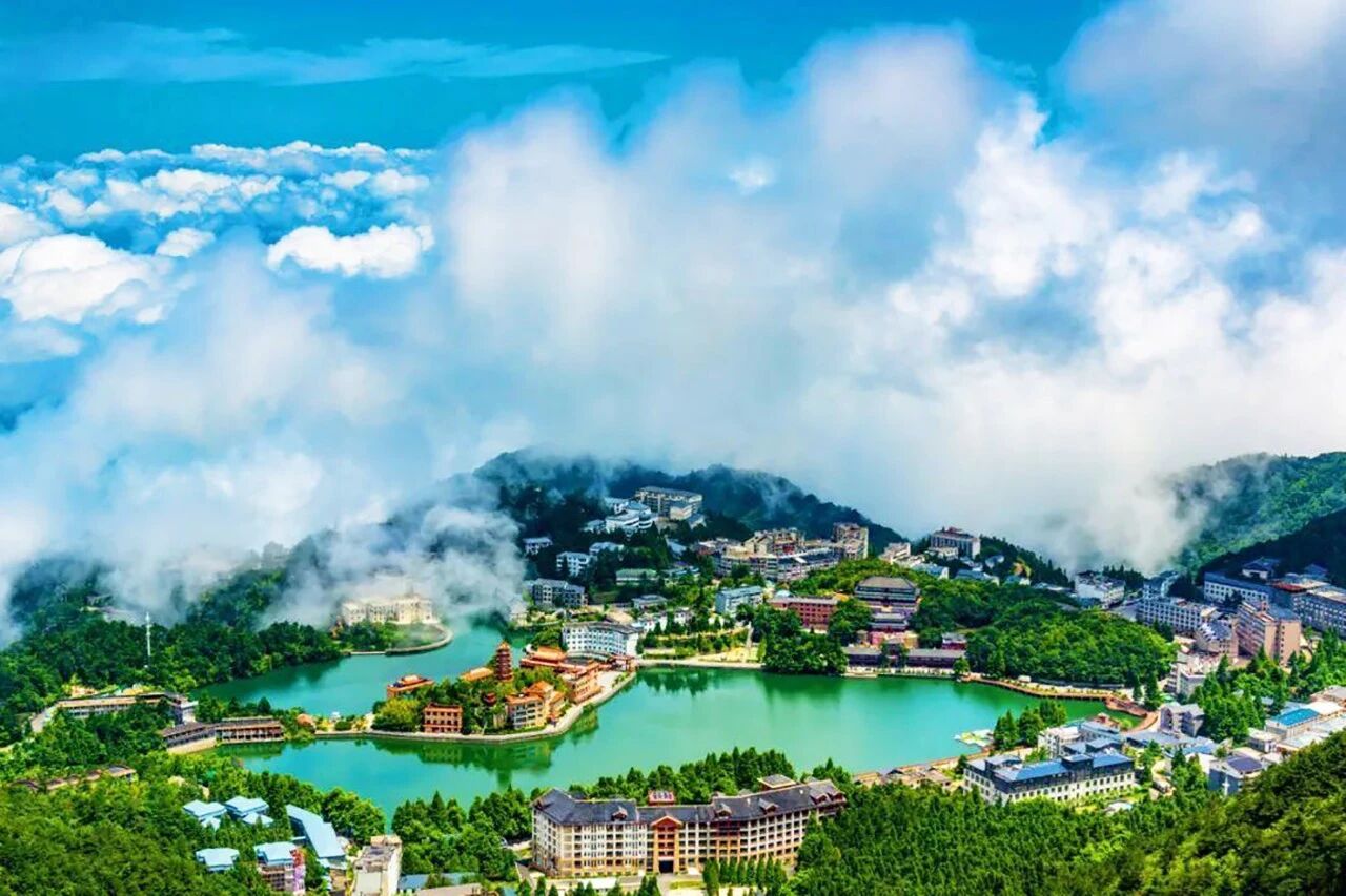 湖北省咸寧市供銷合作社聯(lián)合社黨組書記劉海元一行來訪綠天使參觀交流 2509114.jpg